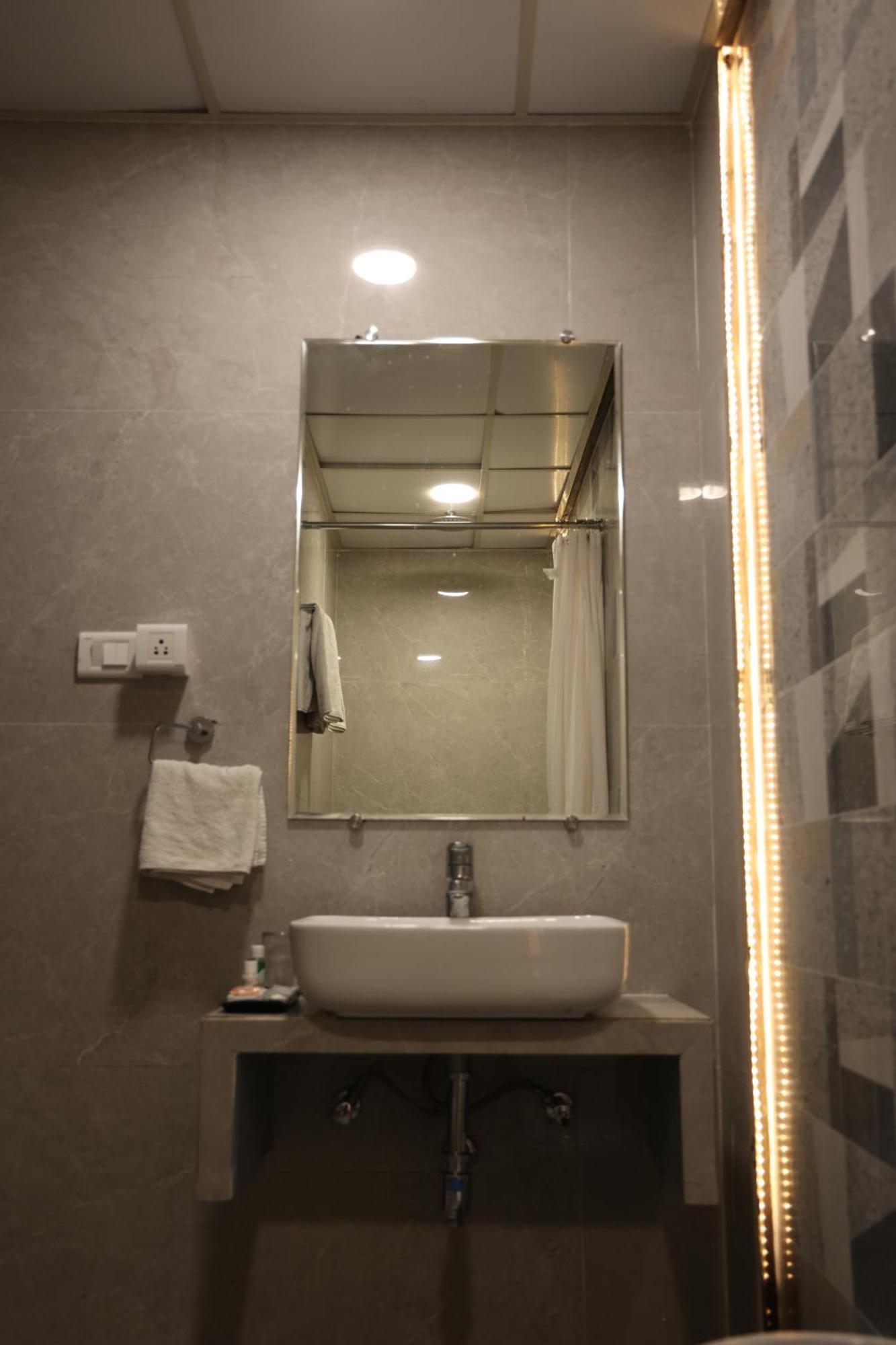 Hotel Pinaka Inn 러크나우 외부 사진